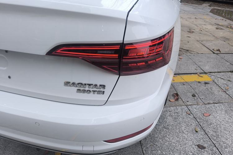 Used Volkswagen Sagitar 2020 280TSI DSG Comfort Version China VI Standard Right Rear Taillight