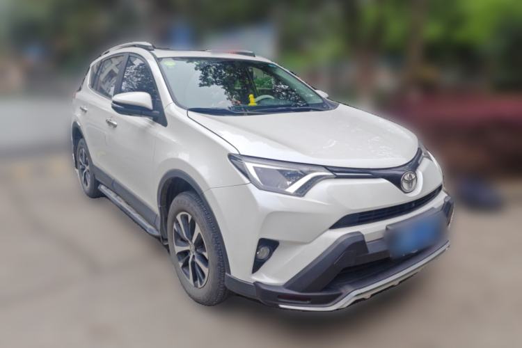 Used Toyota RAV4 2018 2.0L CVT Two-Wheel Drive Fashion X Edition Front Right 45 Deg