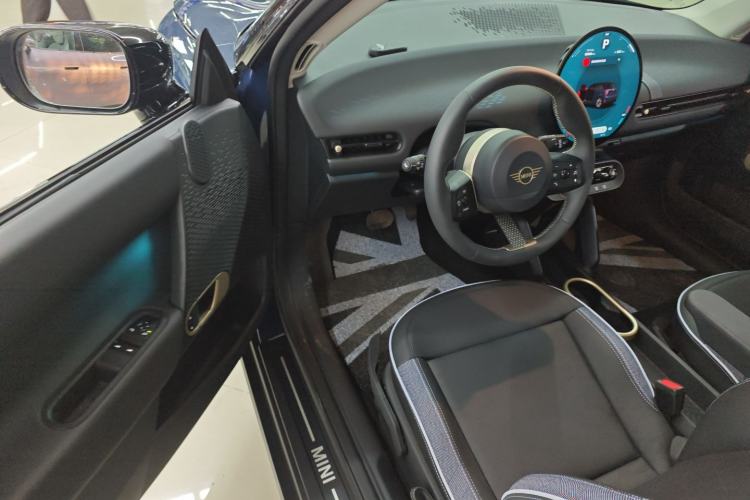 Used MINI Electric MINI COOPER 2025 456km COOPER E Classic Style
