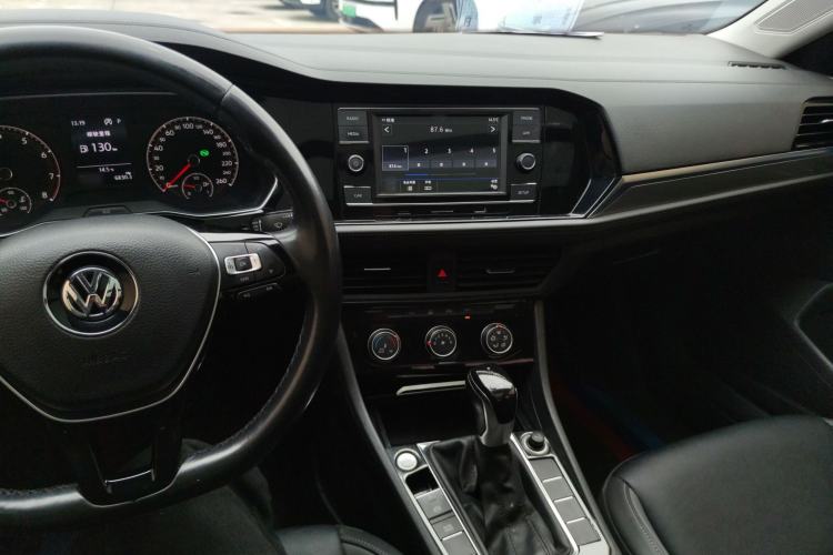 Used Volkswagen Sagitar 2020 280TSI DSG Comfort Version China VI Standard Center Console