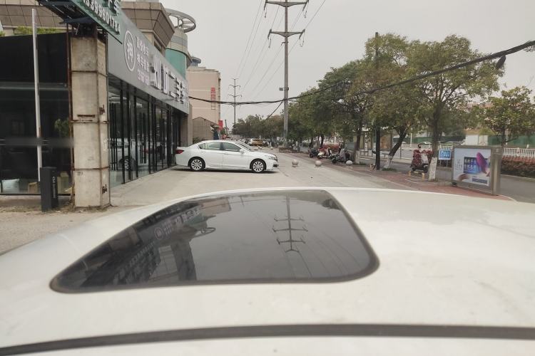 Used Geely Auto Emgrand 2021 UP 1.5L Manual Luxury Model Roof