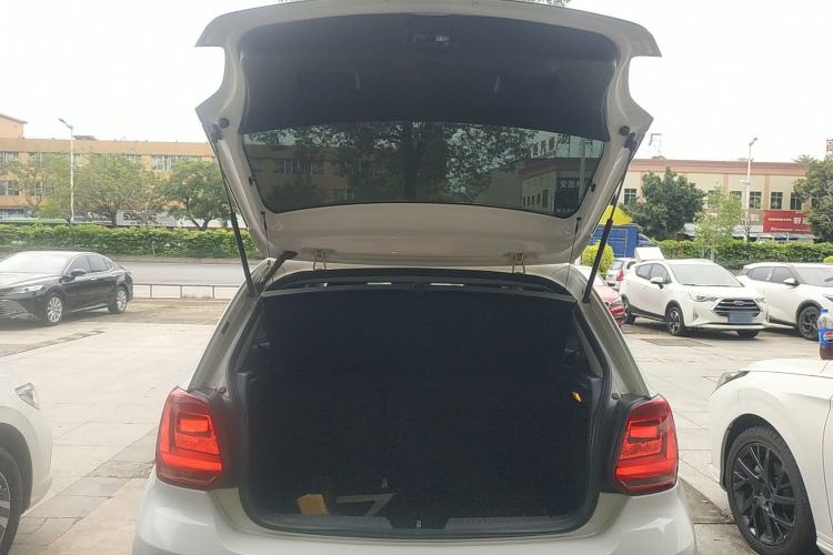 Used Volkswagen Polo 2014 1.6L Automatic Luxury Edition Trunk