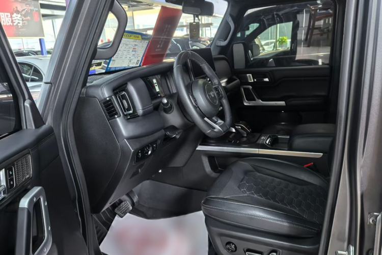 Used 212 T01 2024 2.0T Explorer