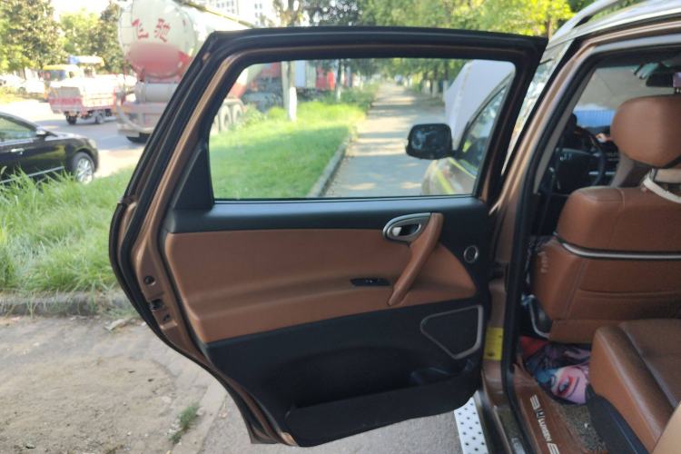 Used Luxgen Great 7 SUV 2013 Limited-Edition Sharp Edition 2.2T All-Wheel-Drive Prestige Model Interior 8