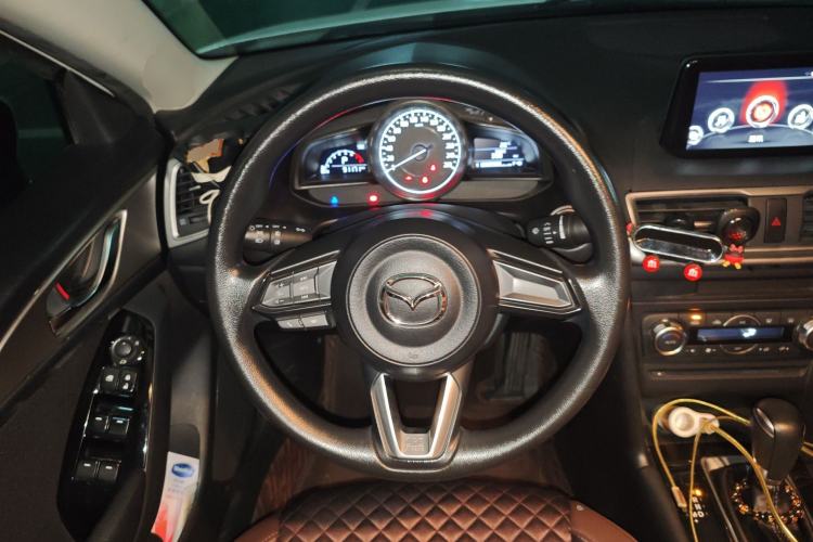 Used Mazda 3 Axela 2017 Sedan 1.5L Automatic Luxury Model Emission Standard China V
