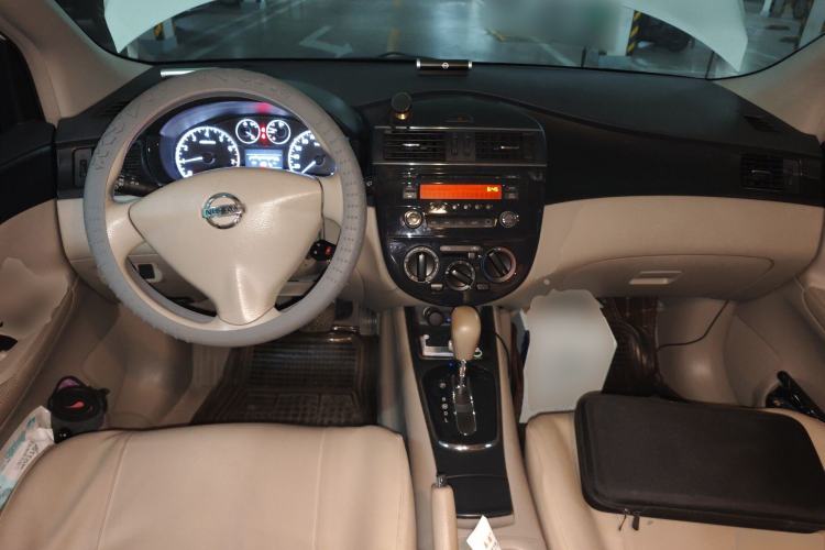 Used Nissan Tiida 2011 1.6L CVT Comfort Model Center Console