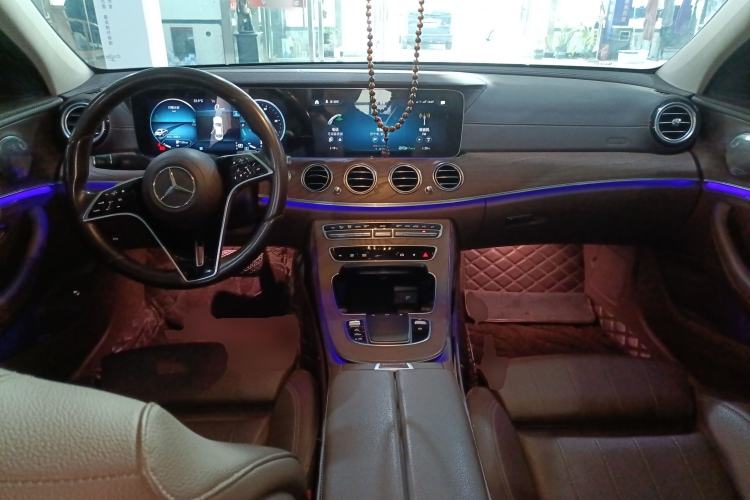 Used Mercedes-Benz E-Class 2022 Updated E 260 L Center Console