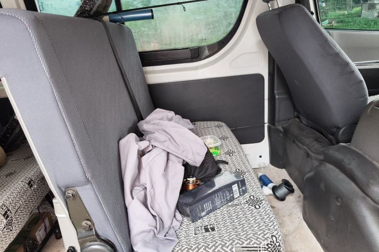 Used Foton Scenic G7 2021 2.4L Gasoline Commercial Version Long Wheelbase High Roof 6-Seater with Clear Windows Model 4K22D4M
