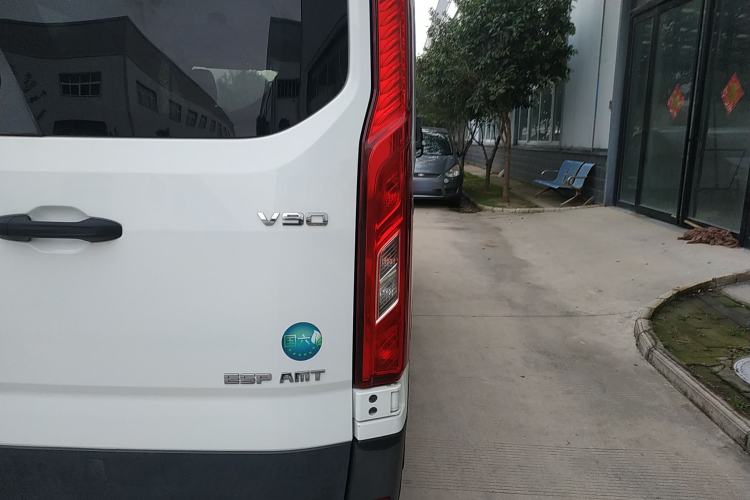 Used SAIC MAXUS Xintu V90 2020 2.0T AMT Yunjie Edition Front-Wheel Drive Rear Single Tire Short Wheelbase Mid-Height 6-Seater
