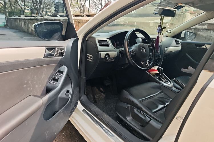 Used Volkswagen Sagitar 2014 1.4TSI Automatic Luxury Model Driver Seat