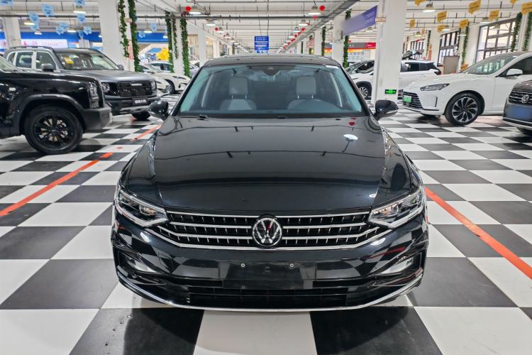 Used Volkswagen Magotan 2024 2 Million Units Zhongxiang Version 330TSI DSG Luxury Edition Exterior 1