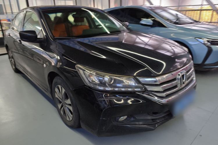 Used Honda Accord 2015 2.0L LX Comfort Edition Front Right 45 Deg