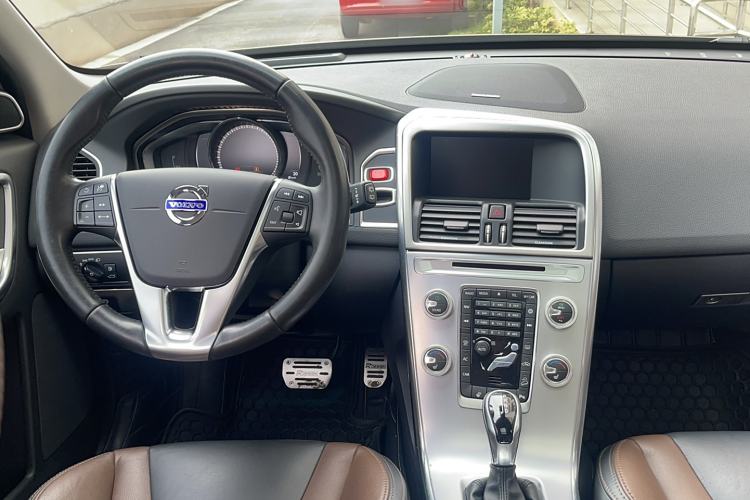 Used Volvo XC60 2017 T5 AWD Smart Upgrade Edition
