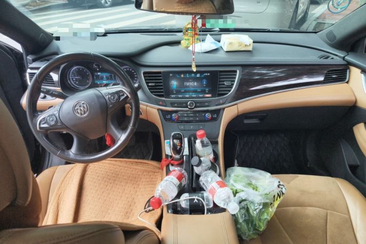 Used Buick LaCrosse 2018 28T Elite Edition Center Console