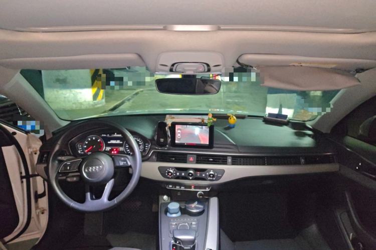 Used Audi A4L 2018 30th Anniversary Edition 40 TFSI Trendy Model Center Console