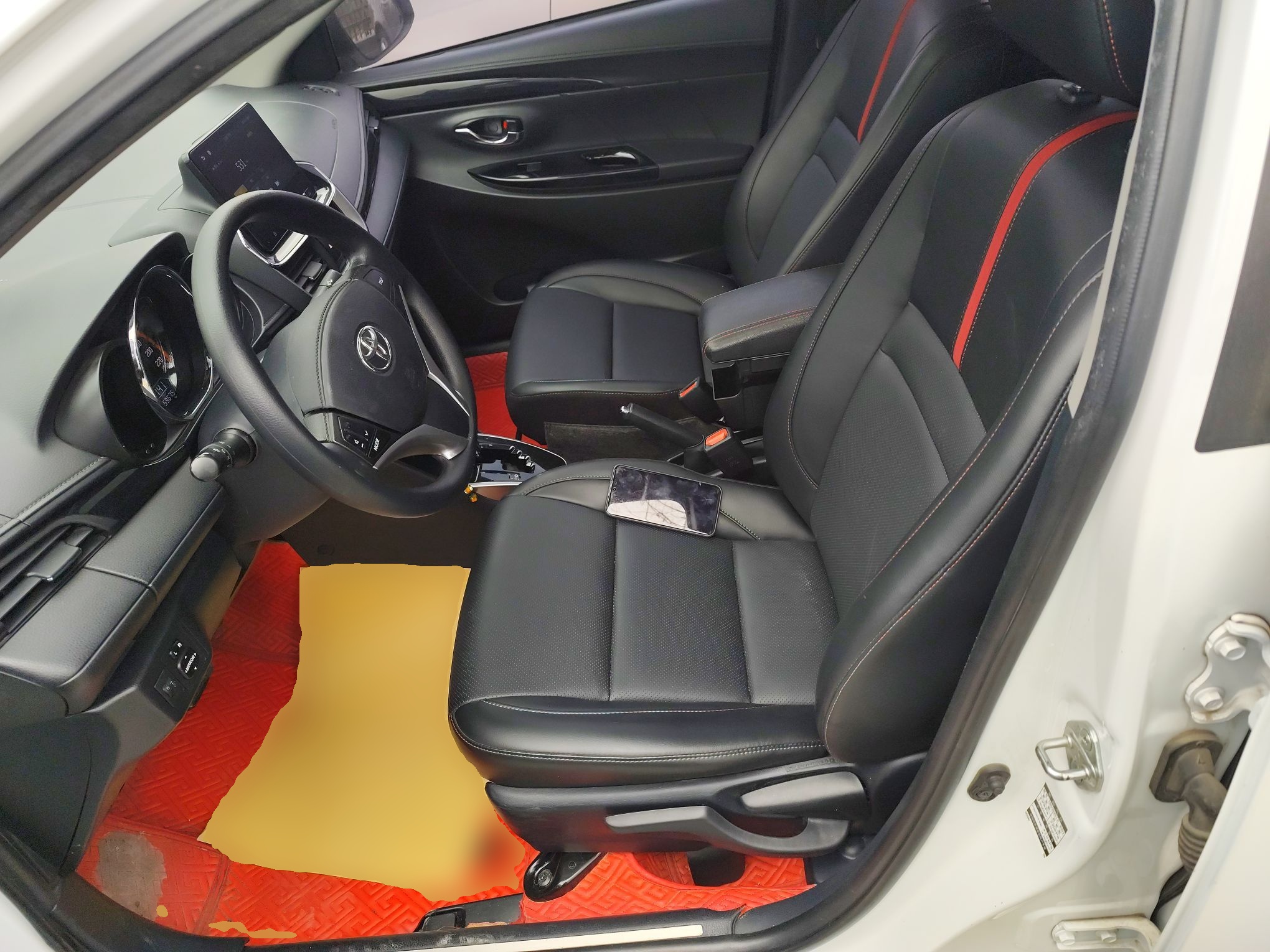 Переднее сиденье в автомобиле