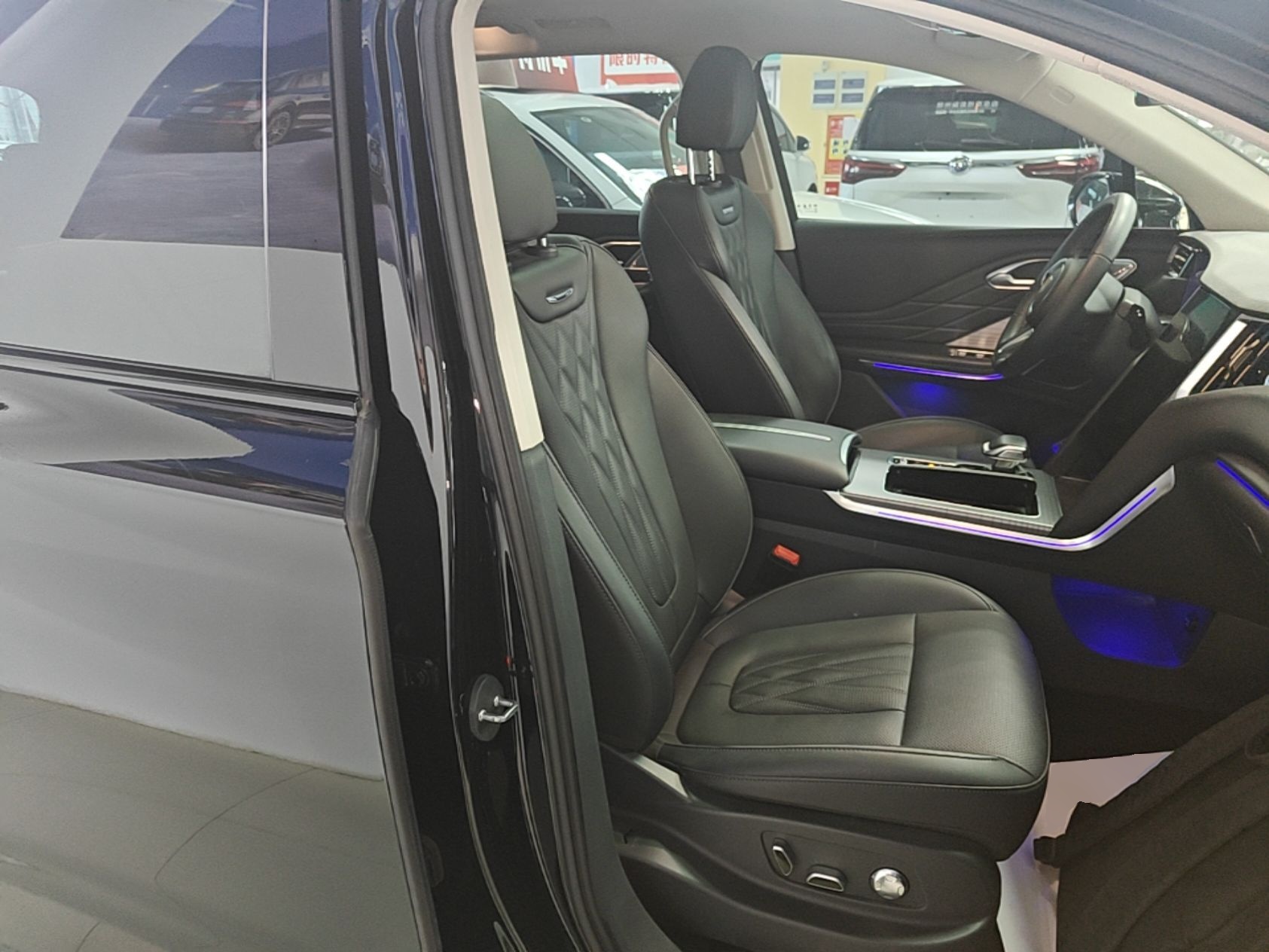 Hongqi HS7 PHEV 2024 2.0T PHEV Four-Wheel Drive Flagship Edition 7 Seats — снимка 19