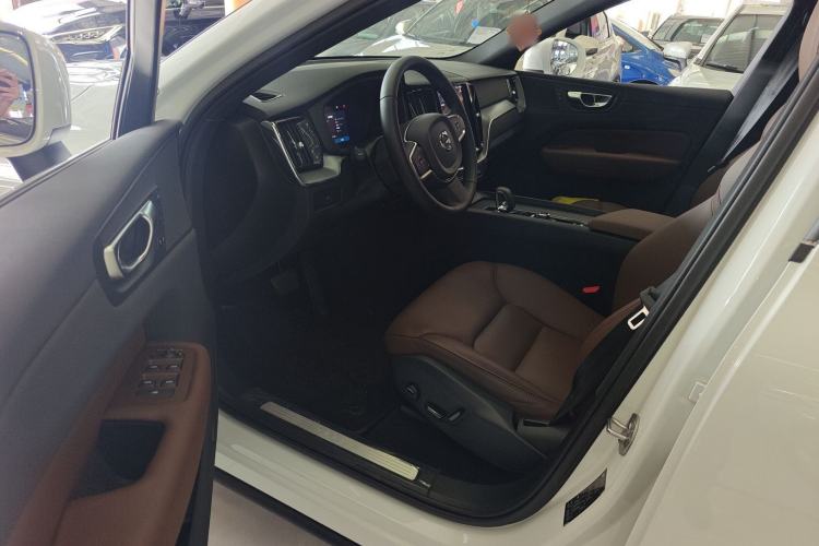 Used Volvo XC60 2025 B5 4x4 Smart Luxury Edition
