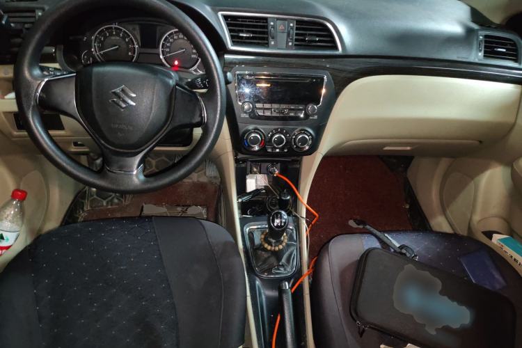 Used Suzuki Alivio 2015 1.6L Manual Comfort Model Center Console