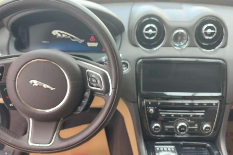 Used Jaguar XJ 2013 XJL 3.0 SC Panoramic Business Edition
