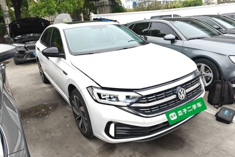 Used Volkswagen Sagitar 2025 Revised Version Three 300TSI DSG Excellence Edition Front Right 45 Deg