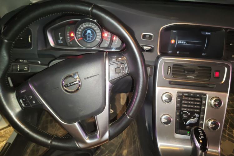 Used Volvo S60 2018 S60L T3 Smart Progress Edition Center Console