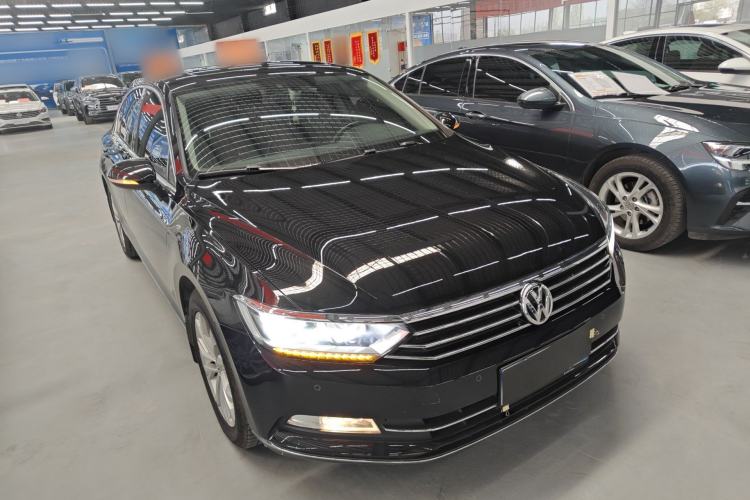 Used Volkswagen Magotan 2017 330TSI DSG Luxury Model Exterior 1