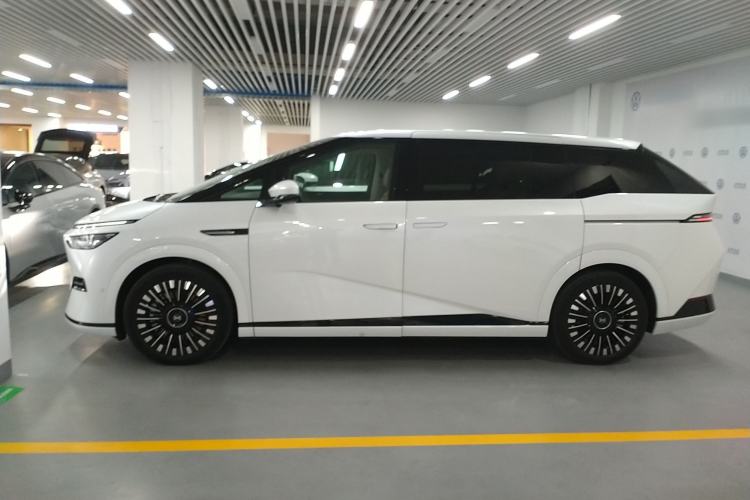 Used XPeng X9 2025 740 Ultra-Long Range Max
