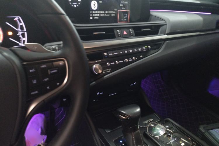 Used Lexus ES 2020 260 Excellence Edition Center Console