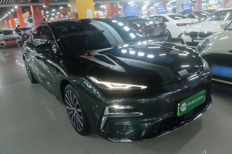 Used Geely Galaxy 8 2025 130km EM-P Starship Edition Front Right 45 Deg