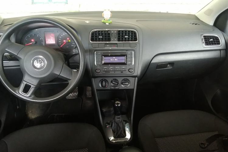 Used Volkswagen Polo 2013 1.4L Automatic Comfort Edition Center Console