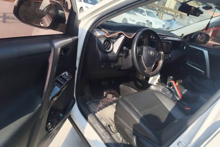 Used Toyota RAV4 2016 2.0L CVT Two-Wheel Drive Fashion Edition China V Standard