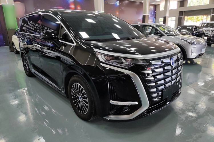 Used Denza D9 2023 DM-i 965 Luxury Model