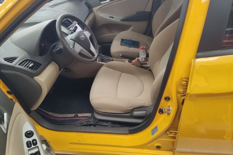 Used Hyundai Verna (older generation) 2013 Sedan 1.4L Automatic Standard GL Model Left Front Seat