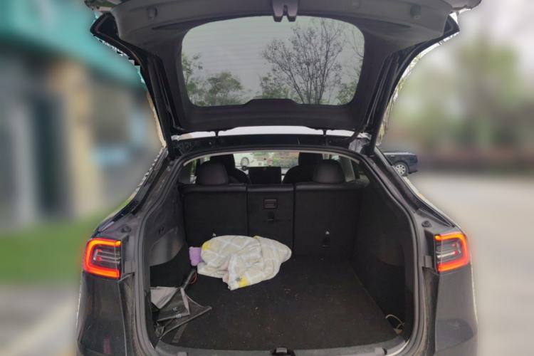 Used Tesla Model Y 2021 Standard Range Rear-Wheel Drive Version Trunk