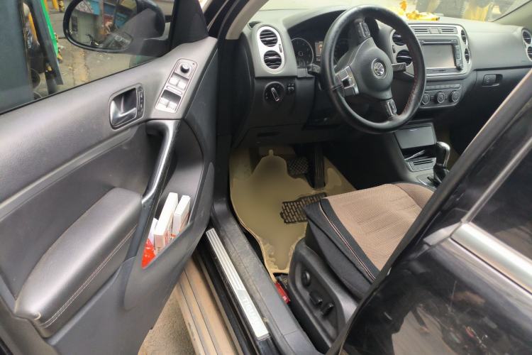 Used Volkswagen Tiguan 2013 2.0 TSI Automatic All-Wheel Drive Luxury Edition Driver Seat