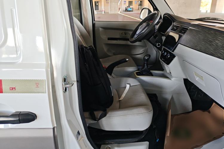 Used Jinbei New Hiace X30L 2022 1.5L Super Enjoyment Edition Air-Conditioning-Free Van China VI Standard SWC15M Right Front Seat