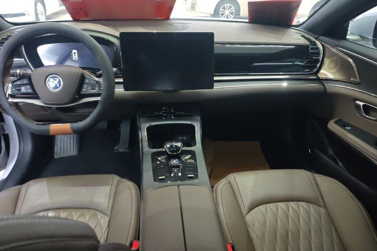 Used BYD Han 2020 DM Four-Wheel Drive Performance Edition Prestige Model Center Console