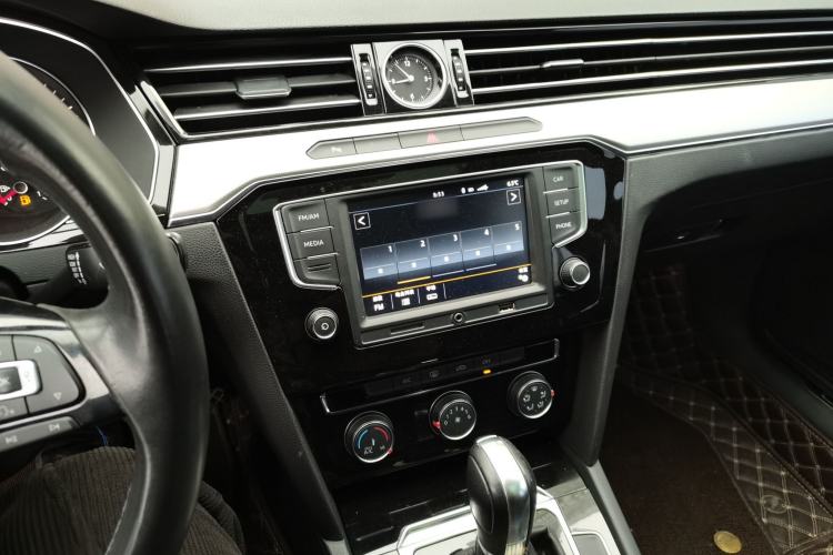 Used Volkswagen Magotan 2017 330TSI DSG Leading Model
