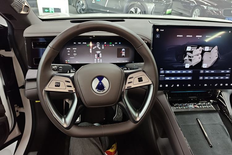 Used Denza Z9 2024 1100 km Four-Wheel Drive Max Version
