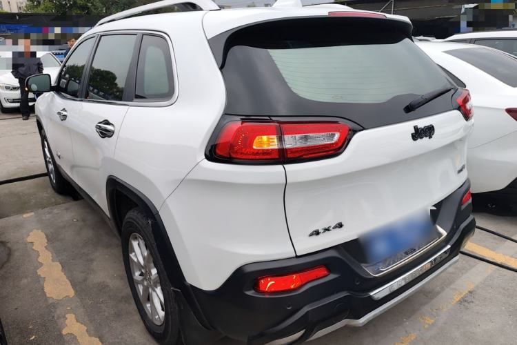 Used Jeep Cherokee 2016 2.4L Professional Edition
