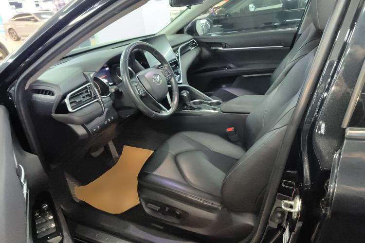 Used Toyota Camry 2021 2.0G Luxury Edition
