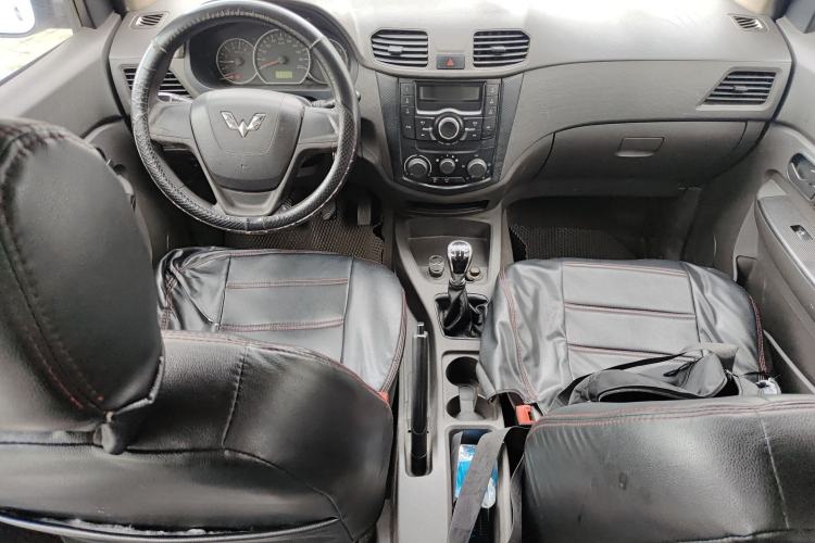 Used Wuling Hongguang 2015 1.5L S Base Model China IV Center Console