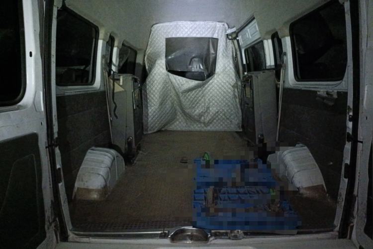 Used SAIC MAXUS Xintu V80 2017 2.5T 5-Speed Manual Aoyuntong National V Standard Long Wheelbase High-Roof 6-10 Seater Trunk