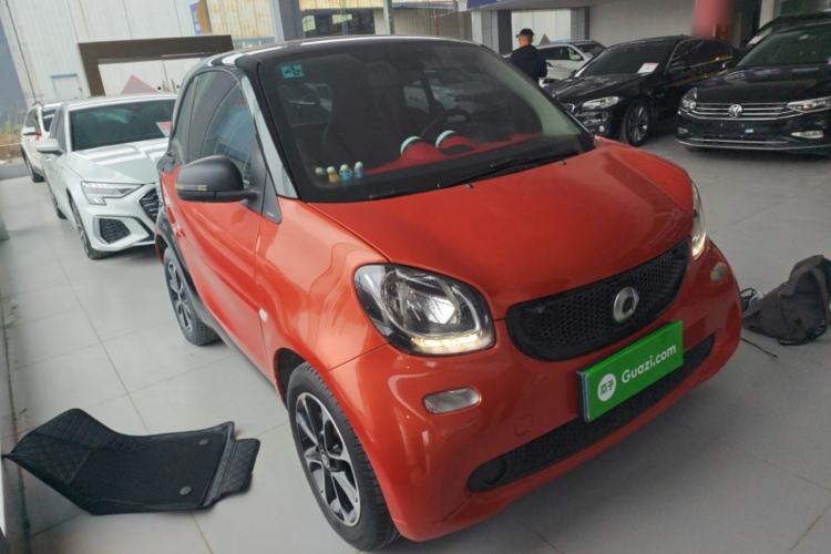 Used smart fortwo 2015 1.0L 52 kW Hardtop Passion Edition Front Right 45 Deg