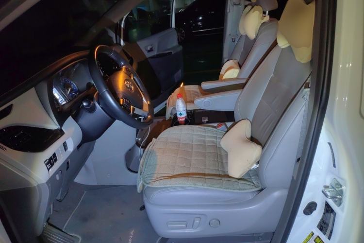 Used Toyota SIENNA 