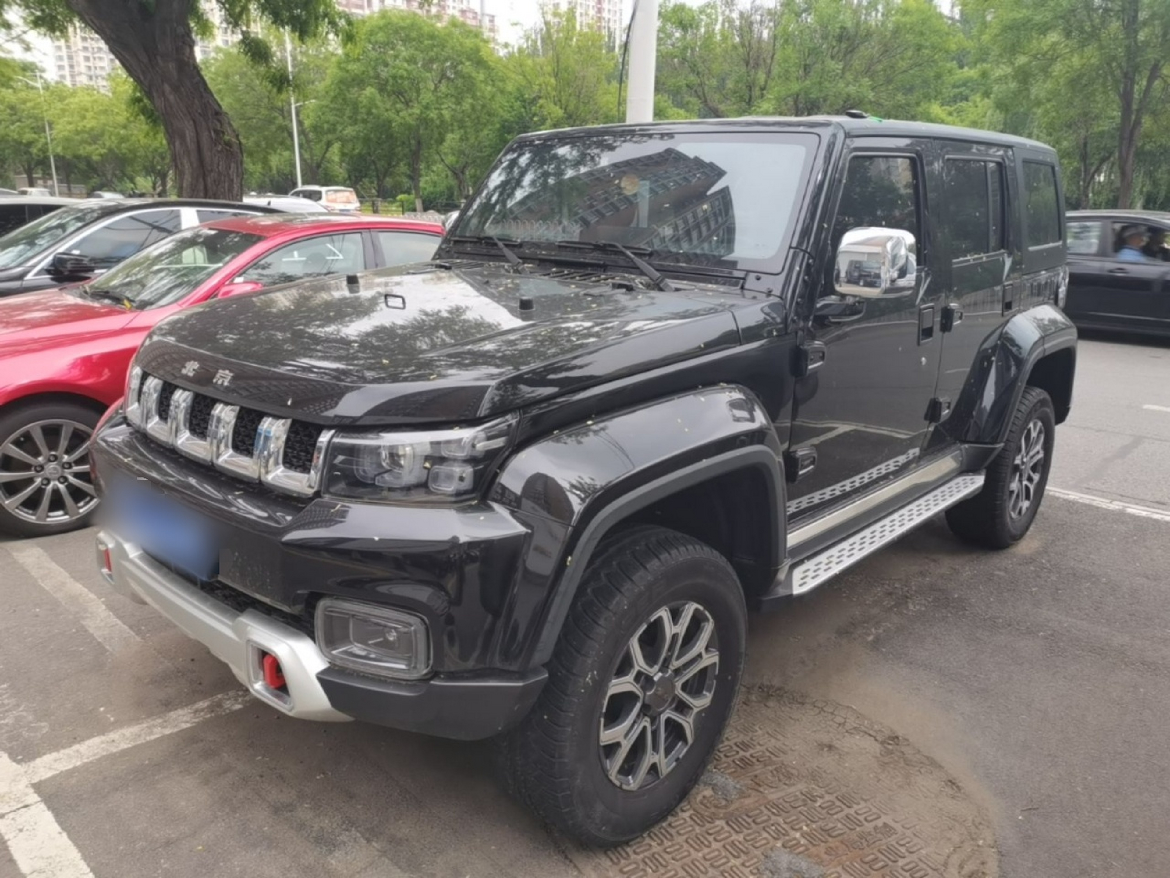 Под передней частью автомобиля