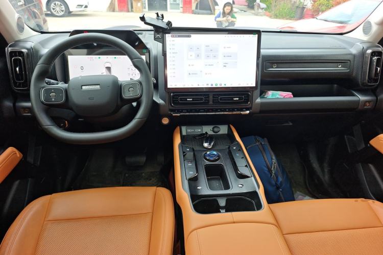 Used Haval Raptor 2025 2.0T 4WD Ultra Center Console