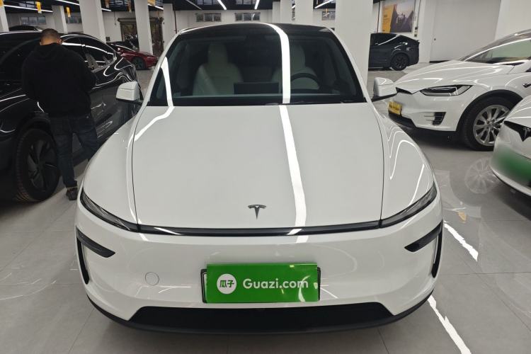 Used Tesla Model Y 2025 Long-Range All-Wheel-Drive Version