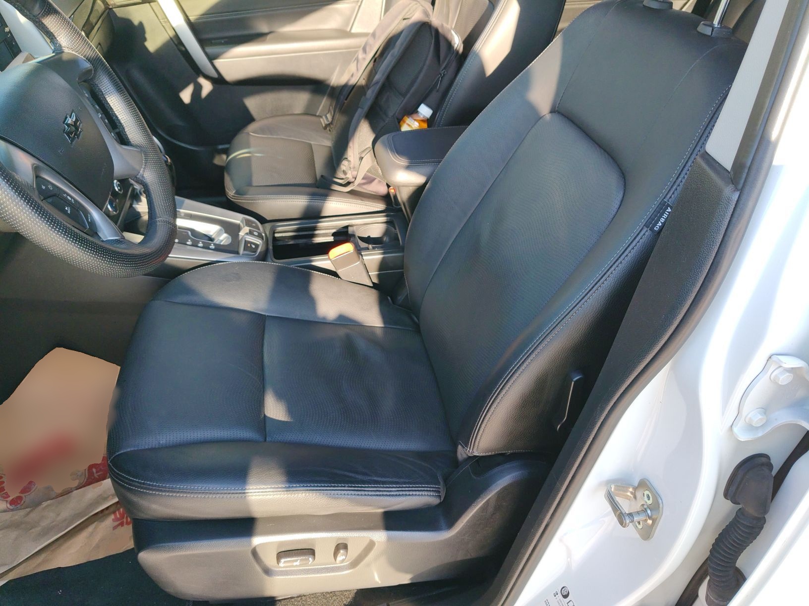 Переднее сиденье в автомобиле